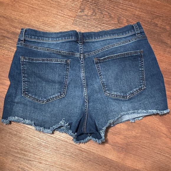 REFUGE Button fly Diatressed denim shorts size 12 - Picture 4 of 9